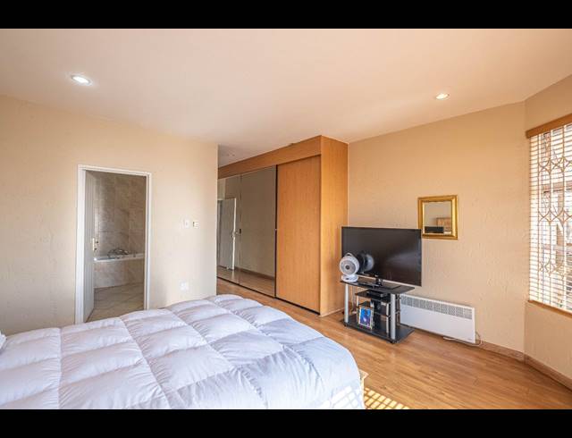 4 BEDROOM APARTMENT FOR SALE IN BEDFORD PARK